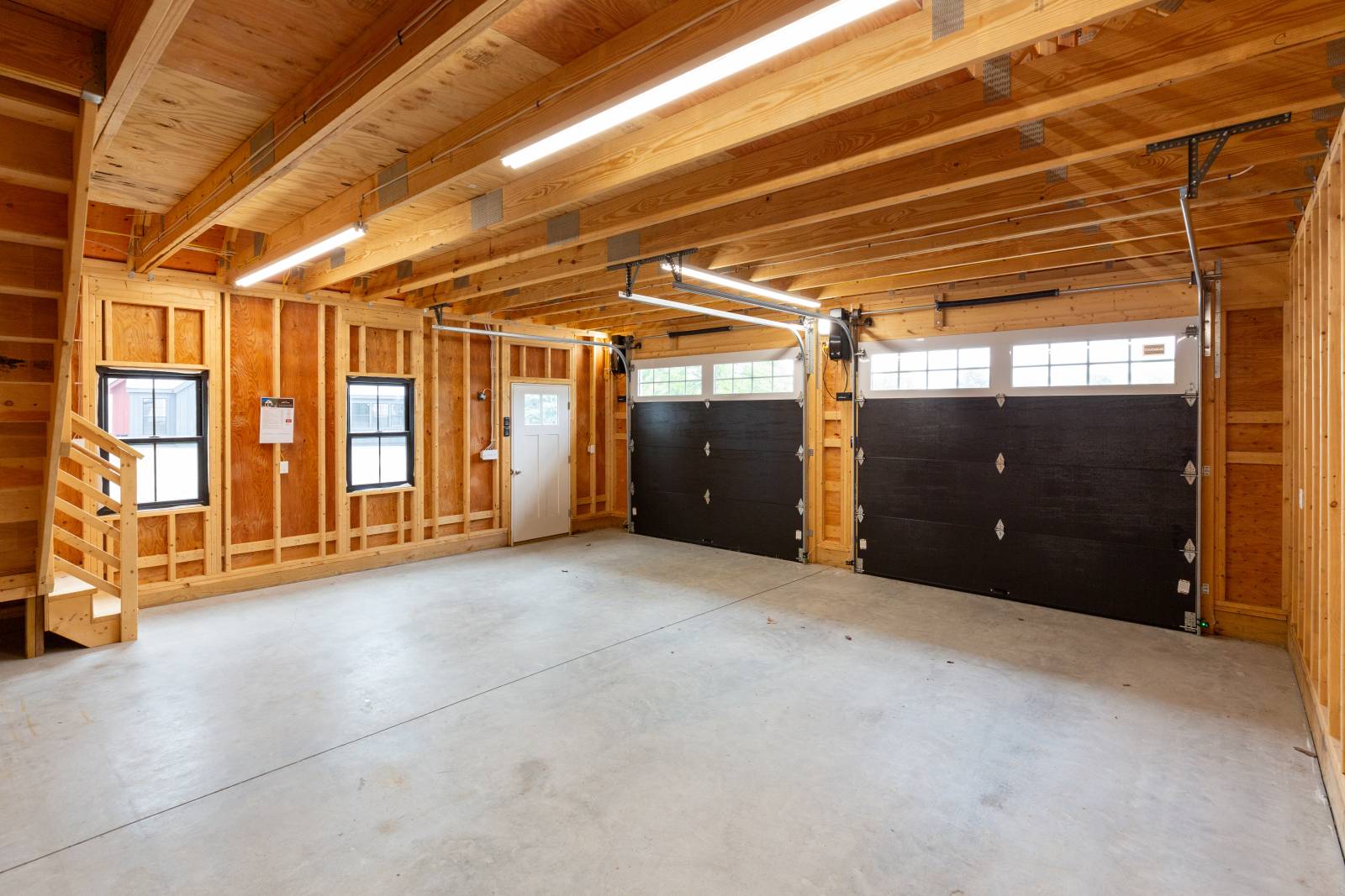 24_x_24_newport_garage_9556_bethel_ct-of3a8694